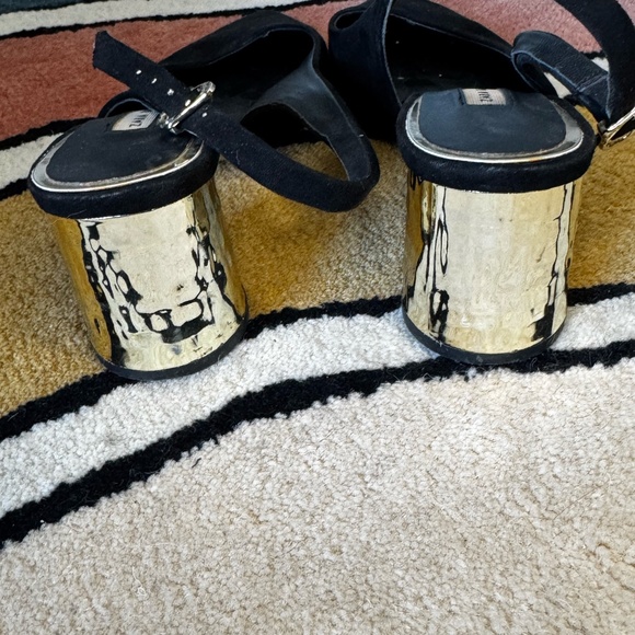 ZARA Black Pointed-Toe Heels with Gold Accent – Size 37 (US 6.5–7) - Picture 5 of 6